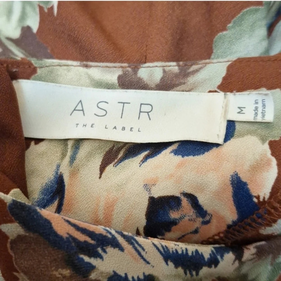 ASTR the lable floral slit sleeve top SZ  M - Picture 6 of 7